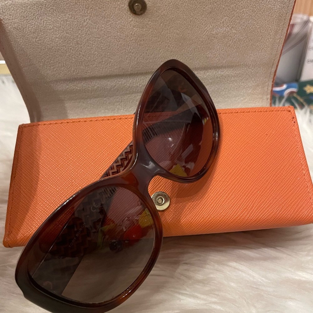 Tory Burch Brown Gradient Oversized Sunglasses with Orange Case - Picture 10 of 14